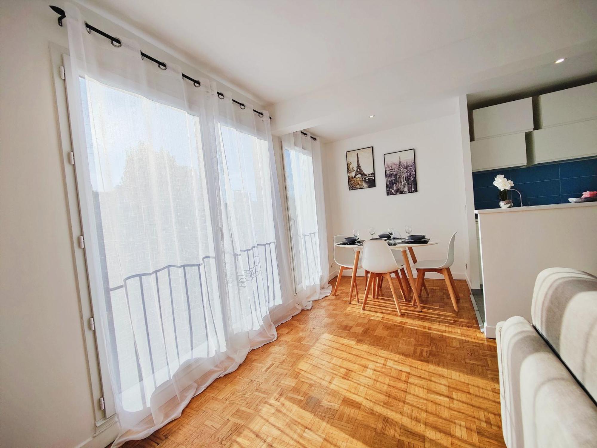 Metro A 2 Minutes Paris Centre Le Marais Apartment Романвил Екстериор снимка