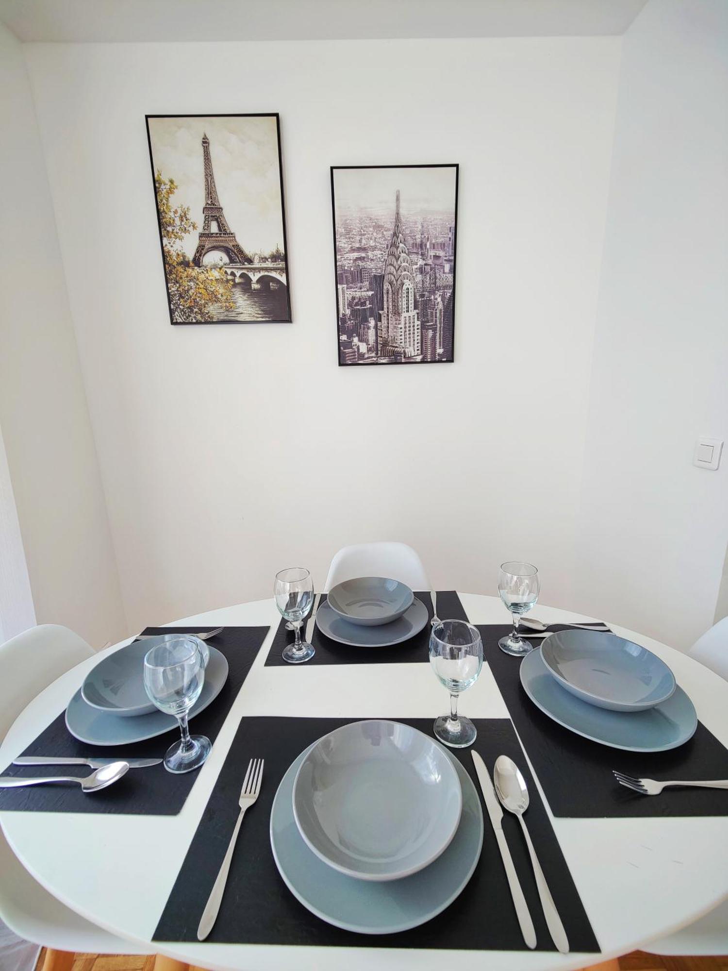 Metro A 2 Minutes Paris Centre Le Marais Apartment Романвил Екстериор снимка