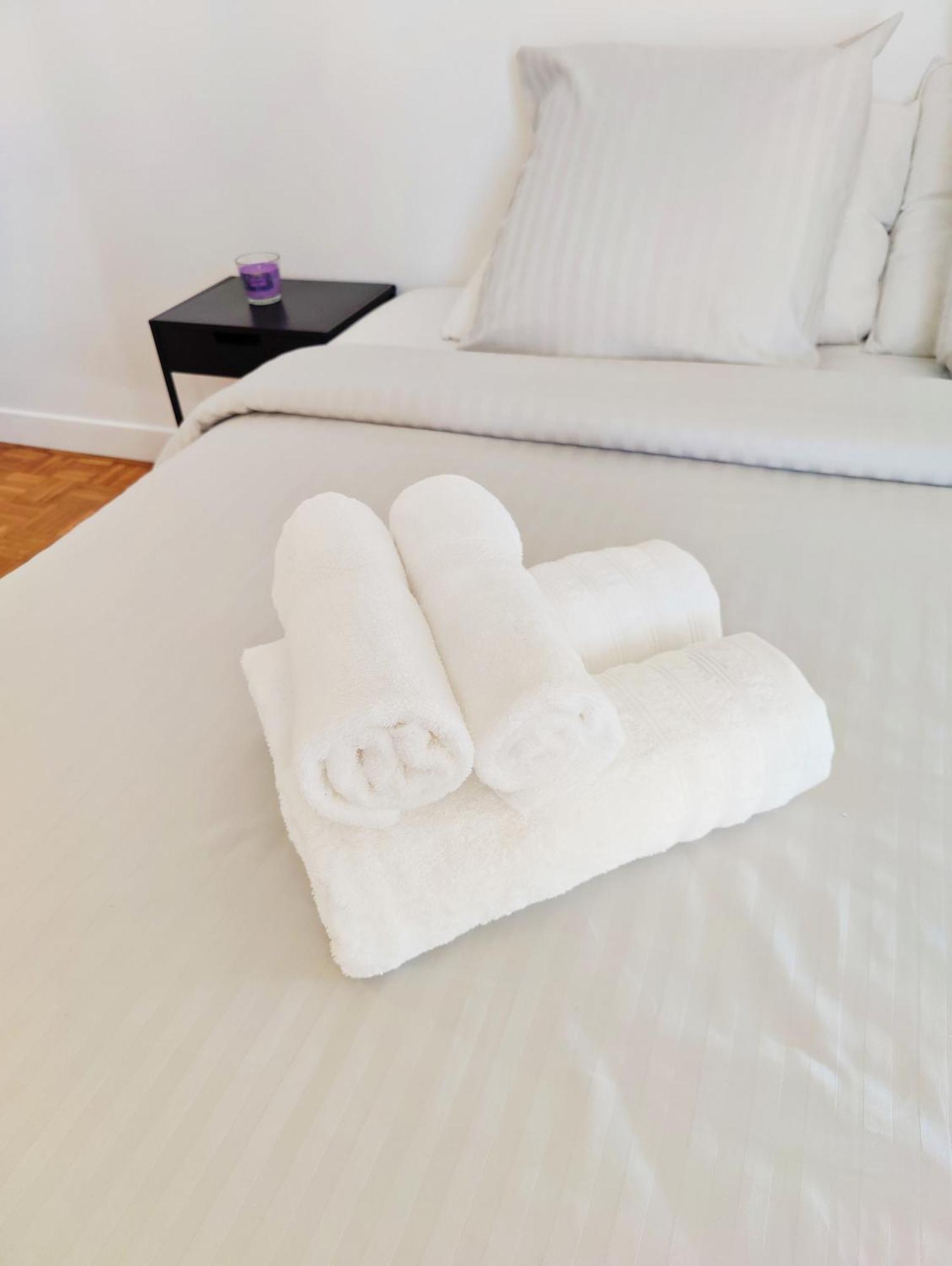 Metro A 2 Minutes Paris Centre Le Marais Apartment Романвил Екстериор снимка